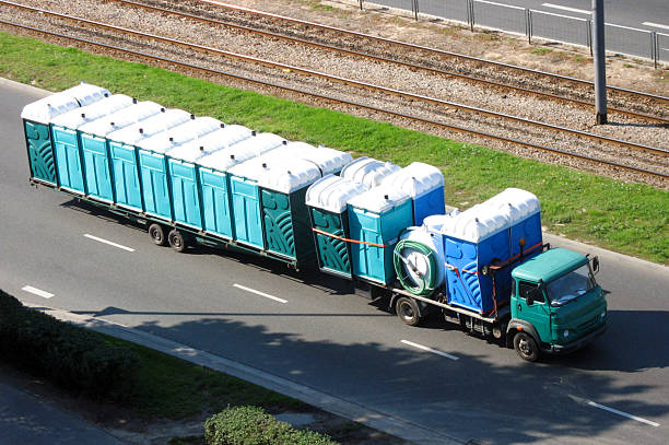 Porta potty delivery and setup in Lake City, IA